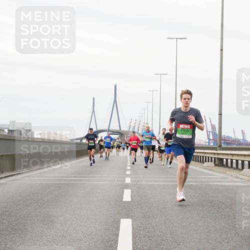 03.10.2025 - Köhlbrandbrückenlauf Matties Gatica Varas http://msf.ph/oto/9187689 03.10.2025 15:51:17 Position 3 9317 meine-sportfotos.de