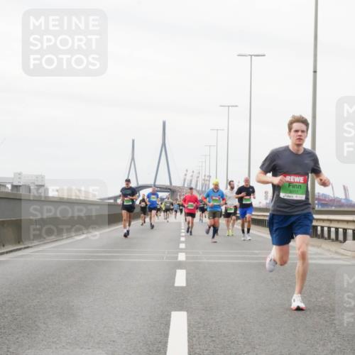 03.10.2025 - Köhlbrandbrückenlauf Matties Gatica Varas http://msf.ph/oto/9187691 03.10.2025 15:51:18 Position 3 9317 meine-sportfotos.de