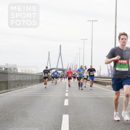 03.10.2025 - Köhlbrandbrückenlauf Matties Gatica Varas http://msf.ph/oto/9187692 03.10.2025 15:51:18 Position 3 9317 meine-sportfotos.de