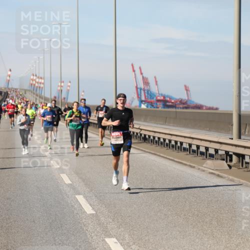 03.10.2025 - Köhlbrandbrückenlauf Yannick Fuchs http://msf.ph/oto/9187693 03.10.2025 11:46:20 Position 3 6479 meine-sportfotos.de