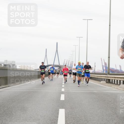 03.10.2025 - Köhlbrandbrückenlauf Matties Gatica Varas http://msf.ph/oto/9187694 03.10.2025 15:51:19 Position 3 9317 meine-sportfotos.de