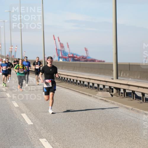 03.10.2025 - Köhlbrandbrückenlauf Yannick Fuchs http://msf.ph/oto/9187696 03.10.2025 11:46:20 Position 3 4252 meine-sportfotos.de