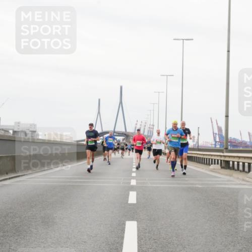 03.10.2025 - Köhlbrandbrückenlauf Matties Gatica Varas http://msf.ph/oto/9187697 03.10.2025 15:51:19 Position 3  meine-sportfotos.de