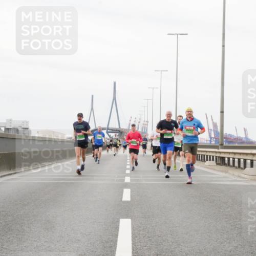 03.10.2025 - Köhlbrandbrückenlauf Matties Gatica Varas http://msf.ph/oto/9187704 03.10.2025 15:51:21 Position 3  meine-sportfotos.de