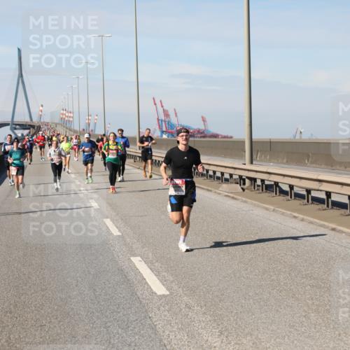 03.10.2025 - Köhlbrandbrückenlauf Yannick Fuchs http://msf.ph/oto/9187707 03.10.2025 11:46:22 Position 3  meine-sportfotos.de