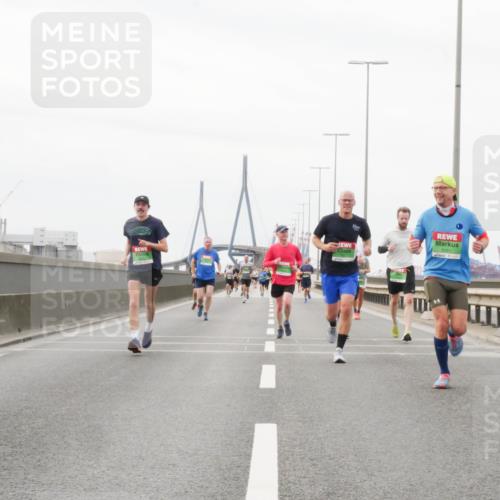 03.10.2025 - Köhlbrandbrückenlauf Matties Gatica Varas http://msf.ph/oto/9187709 03.10.2025 15:51:22 Position 3 9451 meine-sportfotos.de