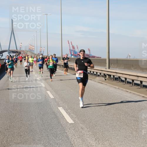 03.10.2025 - Köhlbrandbrückenlauf Yannick Fuchs http://msf.ph/oto/9187710 03.10.2025 11:46:22 Position 3  meine-sportfotos.de