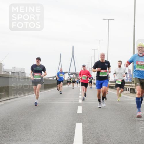 03.10.2025 - Köhlbrandbrückenlauf Matties Gatica Varas http://msf.ph/oto/9187711 03.10.2025 15:51:22 Position 3 9451 meine-sportfotos.de