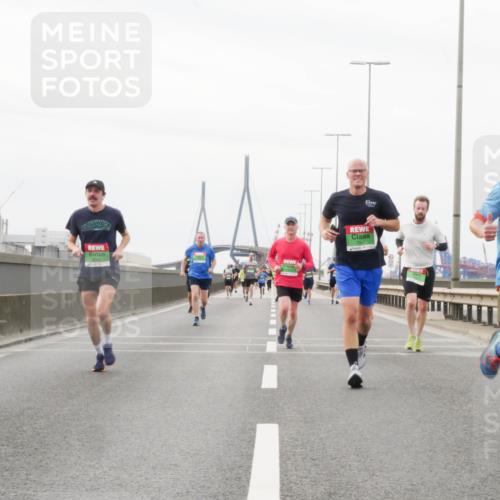 03.10.2025 - Köhlbrandbrückenlauf Matties Gatica Varas http://msf.ph/oto/9187712 03.10.2025 15:51:23 Position 3 7057, 9451 meine-sportfotos.de