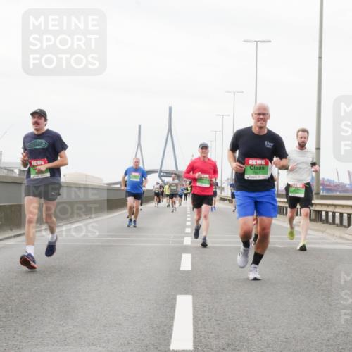 03.10.2025 - Köhlbrandbrückenlauf Matties Gatica Varas http://msf.ph/oto/9187715 03.10.2025 15:51:23 Position 3 7057 meine-sportfotos.de