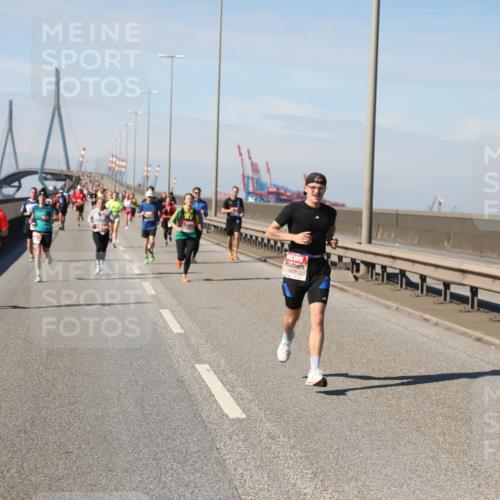 03.10.2025 - Köhlbrandbrückenlauf Yannick Fuchs http://msf.ph/oto/9187718 03.10.2025 11:46:22 Position 3  meine-sportfotos.de
