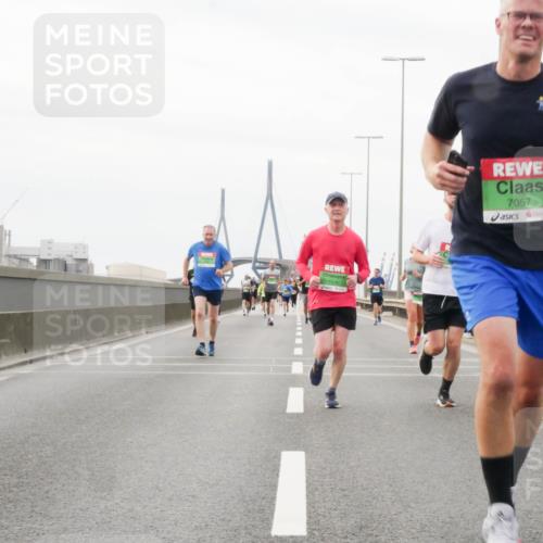 03.10.2025 - Köhlbrandbrückenlauf Matties Gatica Varas http://msf.ph/oto/9187720 03.10.2025 15:51:25 Position 3 7179, 7057 meine-sportfotos.de