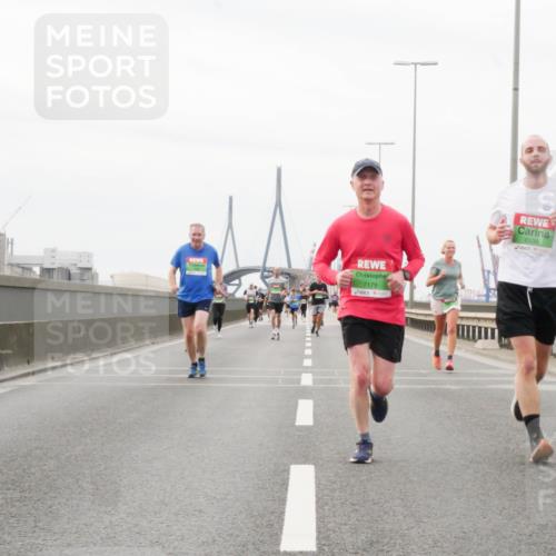 03.10.2025 - Köhlbrandbrückenlauf Matties Gatica Varas http://msf.ph/oto/9187724 03.10.2025 15:51:26 Position 3 7179, 8539 meine-sportfotos.de