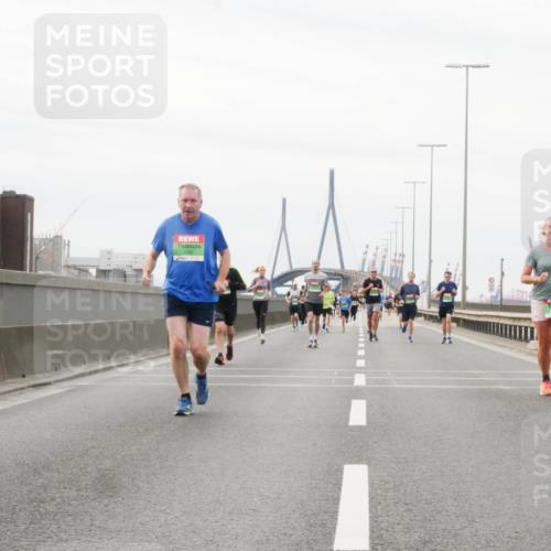 03.10.2025 - Köhlbrandbrückenlauf Matties Gatica Varas http://msf.ph/oto/9187732 03.10.2025 15:51:28 Position 3 16, 3, 7285 meine-sportfotos.de