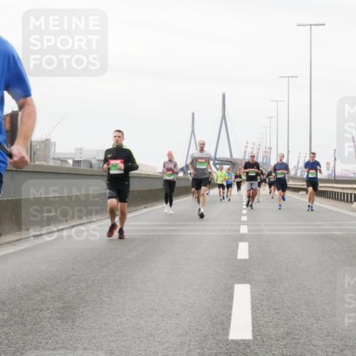 03.10.2025 - Köhlbrandbrückenlauf Matties Gatica Varas http://msf.ph/oto/9187743 03.10.2025 15:51:30 Position 3 7285 meine-sportfotos.de