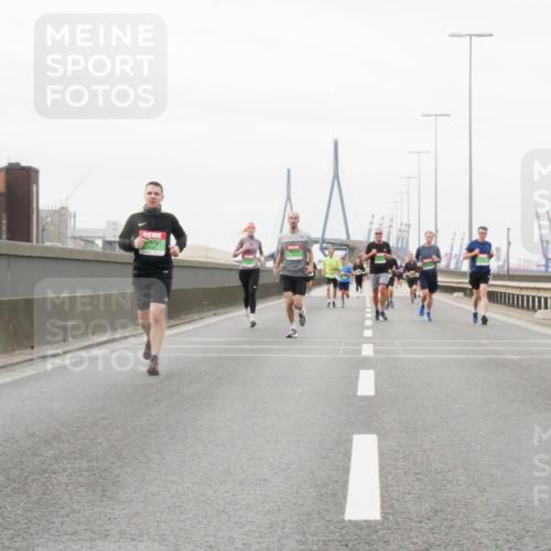 03.10.2025 - Köhlbrandbrückenlauf Matties Gatica Varas http://msf.ph/oto/9187746 03.10.2025 15:51:31 Position 3  meine-sportfotos.de