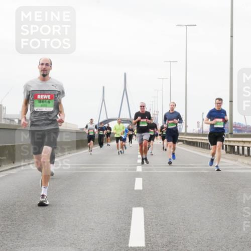 03.10.2025 - Köhlbrandbrückenlauf Matties Gatica Varas http://msf.ph/oto/9187759 03.10.2025 15:51:35 Position 3 9572 meine-sportfotos.de