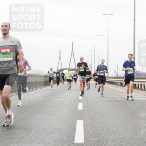 03.10.2025 - Köhlbrandbrückenlauf Matties Gatica Varas http://msf.ph/oto/9187762 03.10.2025 15:51:35 Position 3 9572 meine-sportfotos.de