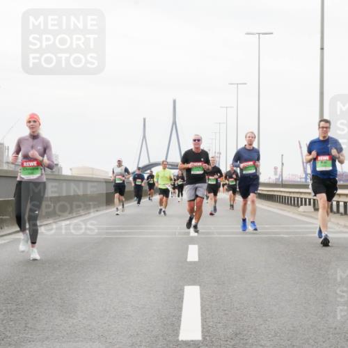 03.10.2025 - Köhlbrandbrückenlauf Matties Gatica Varas http://msf.ph/oto/9187763 03.10.2025 15:51:36 Position 3 2 meine-sportfotos.de