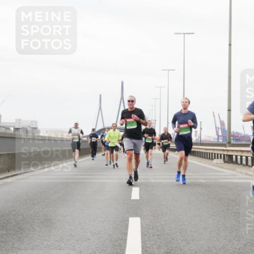 03.10.2025 - Köhlbrandbrückenlauf Matties Gatica Varas http://msf.ph/oto/9187768 03.10.2025 15:51:37 Position 3 7449, 7499 meine-sportfotos.de