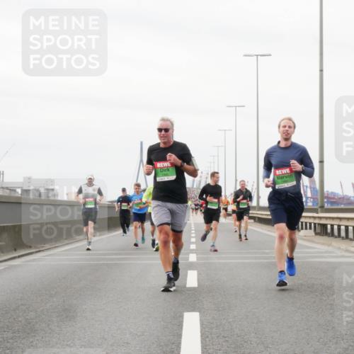 03.10.2025 - Köhlbrandbrückenlauf Matties Gatica Varas http://msf.ph/oto/9187775 03.10.2025 15:51:38 Position 3  meine-sportfotos.de