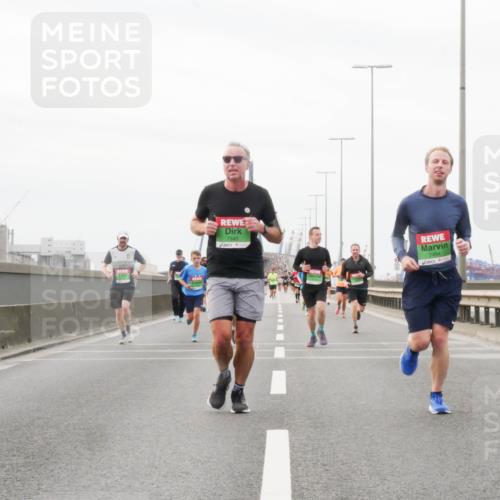 03.10.2025 - Köhlbrandbrückenlauf Matties Gatica Varas http://msf.ph/oto/9187776 03.10.2025 15:51:39 Position 3 4, 7345, 7494 meine-sportfotos.de