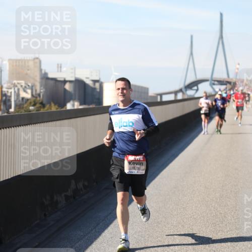 03.10.2025 - Köhlbrandbrückenlauf Yannick Fuchs http://msf.ph/oto/9187780 03.10.2025 11:46:29 Position 3 4279 meine-sportfotos.de