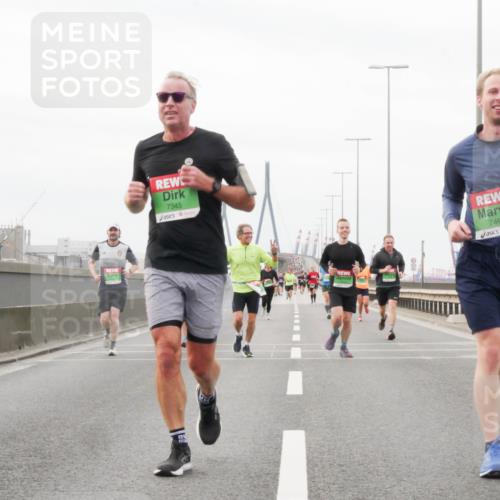 03.10.2025 - Köhlbrandbrückenlauf Matties Gatica Varas http://msf.ph/oto/9187782 03.10.2025 15:51:40 Position 3 7345, 7494 meine-sportfotos.de