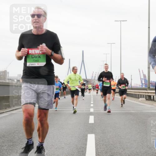 03.10.2025 - Köhlbrandbrückenlauf Matties Gatica Varas http://msf.ph/oto/9187784 03.10.2025 15:51:40 Position 3 7345, 7494 meine-sportfotos.de