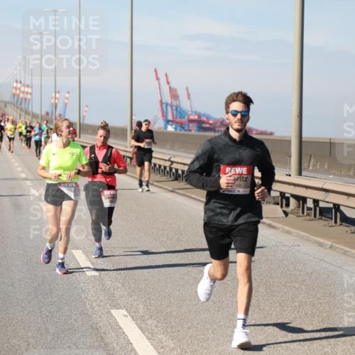 03.10.2025 - Köhlbrandbrückenlauf Yannick Fuchs http://msf.ph/oto/9187787 03.10.2025 11:46:30 Position 3 069 meine-sportfotos.de