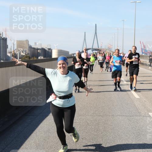 03.10.2025 - Köhlbrandbrückenlauf Yannick Fuchs http://msf.ph/oto/9187788 03.10.2025 12:07:05 Position 3  meine-sportfotos.de