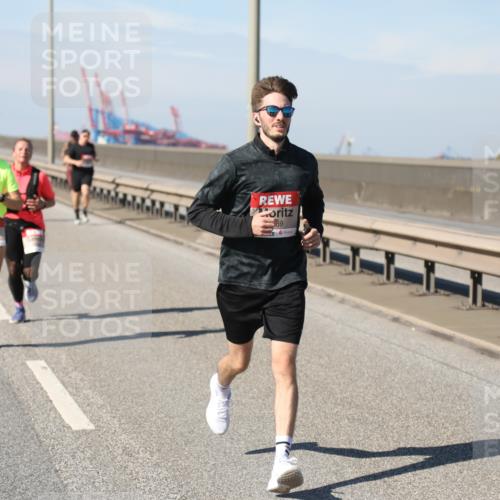 03.10.2025 - Köhlbrandbrückenlauf Yannick Fuchs http://msf.ph/oto/9187795 03.10.2025 11:46:30 Position 3 69 meine-sportfotos.de