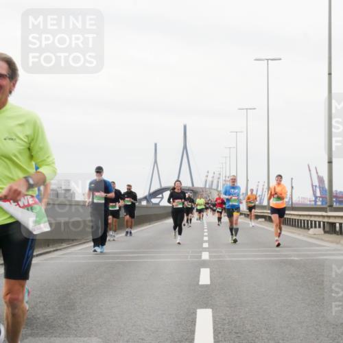 03.10.2025 - Köhlbrandbrückenlauf Matties Gatica Varas http://msf.ph/oto/9187799 03.10.2025 15:51:44 Position 3  meine-sportfotos.de