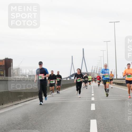03.10.2025 - Köhlbrandbrückenlauf Matties Gatica Varas http://msf.ph/oto/9187806 03.10.2025 15:51:45 Position 3  meine-sportfotos.de