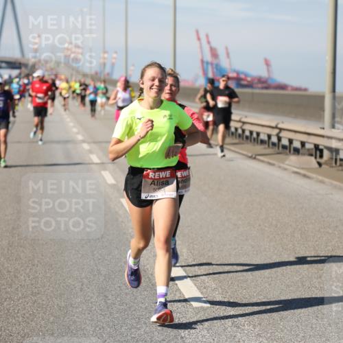 03.10.2025 - Köhlbrandbrückenlauf Yannick Fuchs http://msf.ph/oto/9187807 03.10.2025 11:46:32 Position 3 5080 meine-sportfotos.de