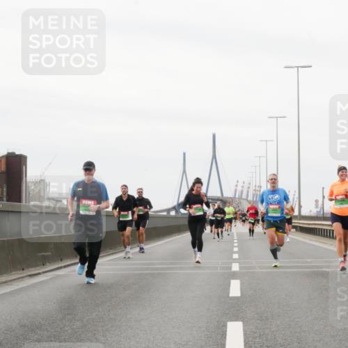 03.10.2025 - Köhlbrandbrückenlauf Matties Gatica Varas http://msf.ph/oto/9187808 03.10.2025 15:51:46 Position 3  meine-sportfotos.de