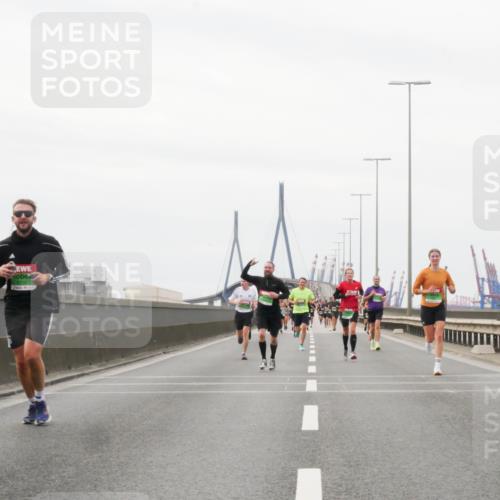 03.10.2025 - Köhlbrandbrückenlauf Matties Gatica Varas http://msf.ph/oto/9187832 03.10.2025 15:51:51 Position 3  meine-sportfotos.de