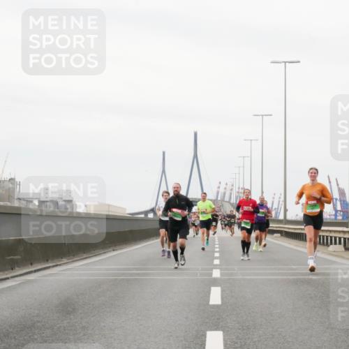 03.10.2025 - Köhlbrandbrückenlauf Matties Gatica Varas http://msf.ph/oto/9187836 03.10.2025 15:51:52 Position 3  meine-sportfotos.de