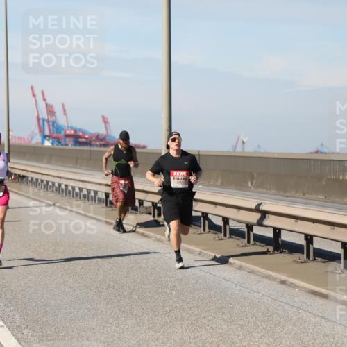 03.10.2025 - Köhlbrandbrückenlauf Yannick Fuchs http://msf.ph/oto/9187839 03.10.2025 11:46:35 Position 3 5747 meine-sportfotos.de