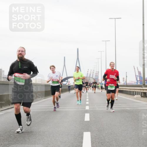 03.10.2025 - Köhlbrandbrückenlauf Matties Gatica Varas http://msf.ph/oto/9187850 03.10.2025 15:51:55 Position 3 8824 meine-sportfotos.de
