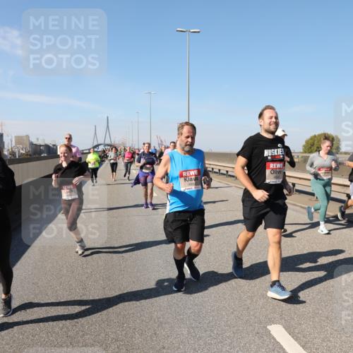 03.10.2025 - Köhlbrandbrückenlauf Yannick Fuchs http://msf.ph/oto/9187852 03.10.2025 12:07:09 Position 3 4455, 4840, 4841 meine-sportfotos.de