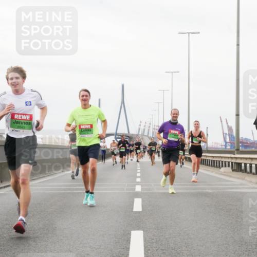 03.10.2025 - Köhlbrandbrückenlauf Matties Gatica Varas http://msf.ph/oto/9187862 03.10.2025 15:51:58 Position 3 9543, 9072 meine-sportfotos.de