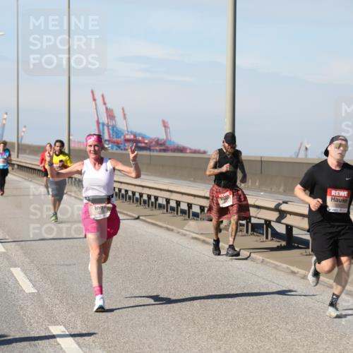 03.10.2025 - Köhlbrandbrückenlauf Yannick Fuchs http://msf.ph/oto/9187863 03.10.2025 11:46:36 Position 3  meine-sportfotos.de