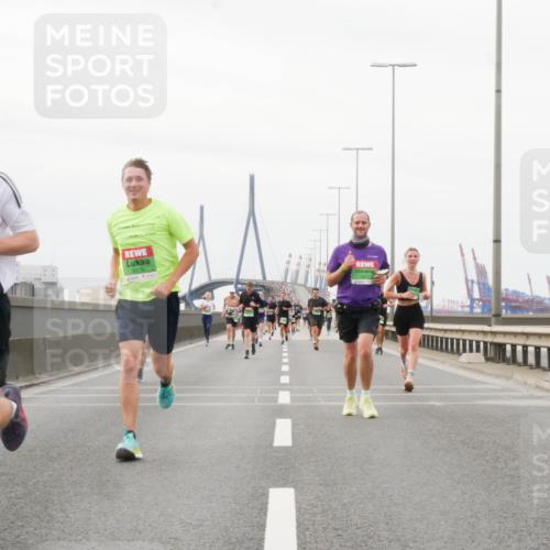 03.10.2025 - Köhlbrandbrückenlauf Matties Gatica Varas http://msf.ph/oto/9187864 03.10.2025 15:51:58 Position 3 9543, 9378, 94104 meine-sportfotos.de