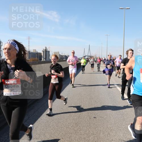 03.10.2025 - Köhlbrandbrückenlauf Yannick Fuchs http://msf.ph/oto/9187865 03.10.2025 12:07:10 Position 3 4485, 5830, 4840 meine-sportfotos.de