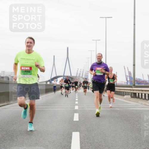 03.10.2025 - Köhlbrandbrückenlauf Matties Gatica Varas http://msf.ph/oto/9187866 03.10.2025 15:51:59 Position 3 9378 meine-sportfotos.de