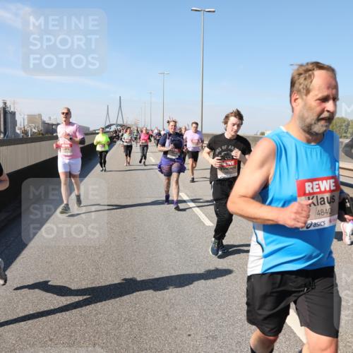 03.10.2025 - Köhlbrandbrückenlauf Yannick Fuchs http://msf.ph/oto/9187868 03.10.2025 12:07:10 Position 3 5830, 4840 meine-sportfotos.de