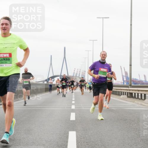 03.10.2025 - Köhlbrandbrückenlauf Matties Gatica Varas http://msf.ph/oto/9187869 03.10.2025 15:51:59 Position 3 31, 1, 2019, 9378, 9410 meine-sportfotos.de
