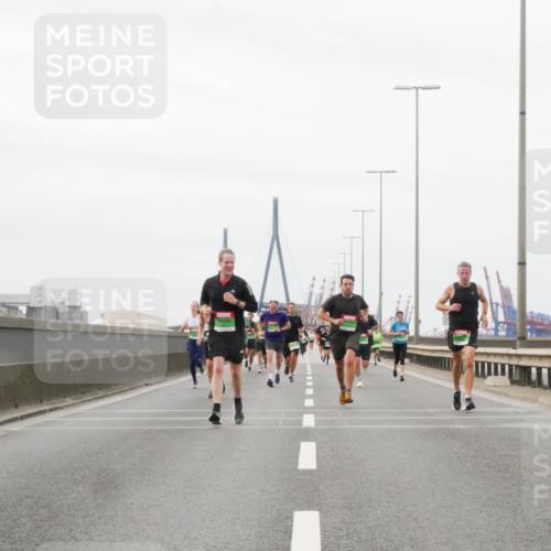 03.10.2025 - Köhlbrandbrückenlauf Matties Gatica Varas http://msf.ph/oto/9187895 03.10.2025 15:52:05 Position 3  meine-sportfotos.de