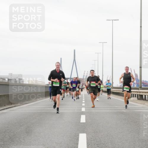 03.10.2025 - Köhlbrandbrückenlauf Matties Gatica Varas http://msf.ph/oto/9187898 03.10.2025 15:52:06 Position 3  meine-sportfotos.de